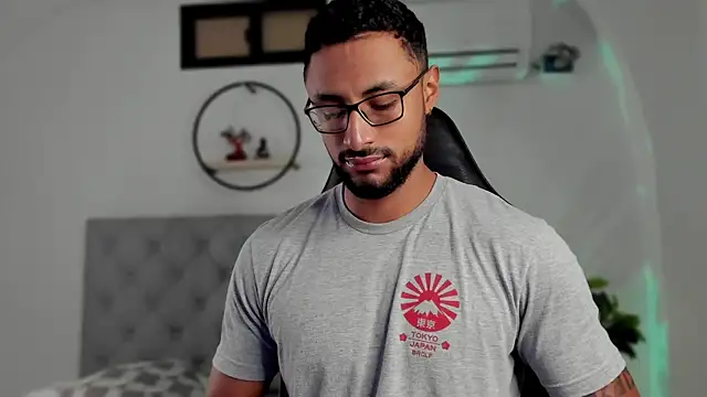 Snapshot of LiamGarcia1 chatting on 12/30/24, 12:31 LiamGarcia1 online show from 12/30/24, 12:31