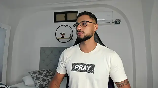 Snapshot of LiamGarcia1 chatting on 01/08/25, 12:37 LiamGarcia1 online show from 01/08/25, 12:37