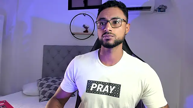 Snapshot of LiamGarcia1 chatting on 02/01/25, 12:47 LiamGarcia1 online show from 02/01/25, 12:47