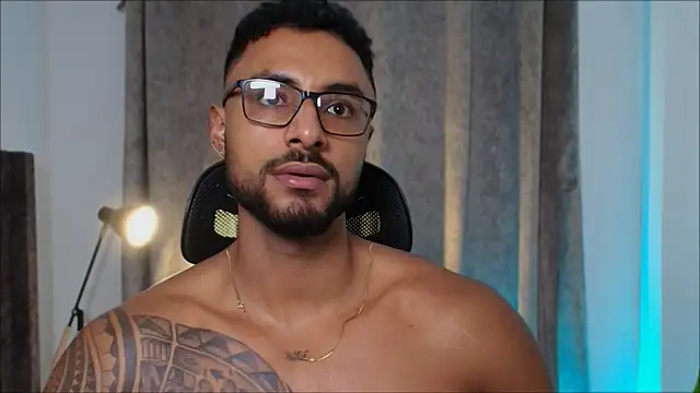 Snapshot of LiamGarcia1 chatting on 03/13/25, 02:16 LiamGarcia1 online show from 03/13/25, 02:16