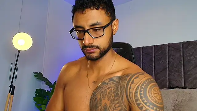 Snapshot of LiamGarcia1 chatting on 10/26/25, 02:01 LiamGarcia1 online show from 10/26/25, 02:01