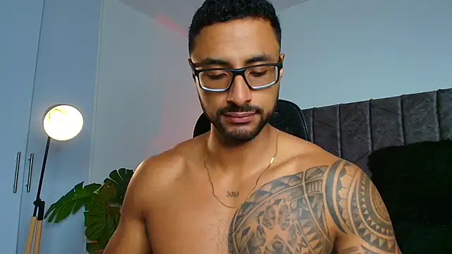 Snapshot of LiamGarcia1 chatting on 10/30/25, 02:07 LiamGarcia1 online show from 10/30/25, 02:07