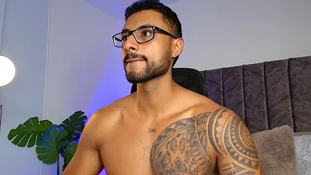 Snapshot of LiamGarcia1 chatting on 11/03/25, 02:18 LiamGarcia1 online show from 11/03/25, 02:18