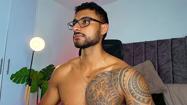 Snapshot of LiamGarcia1 chatting on 11/11/25, 02:39 LiamGarcia1 online show from 11/11/25, 02:39