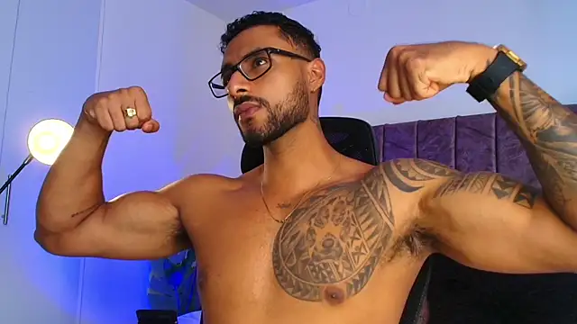 Snapshot of LiamGarcia1 chatting on 11/26/25, 02:51 LiamGarcia1 online show from 11/26/25, 02:51