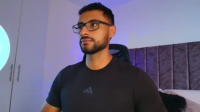 Snapshot of LiamGarcia1 chatting on 11/28/25, 02:53 LiamGarcia1 online show from 11/28/25, 02:53