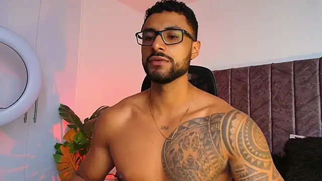 Snapshot of LiamGarcia1 chatting on 12/03/25, 03:21 LiamGarcia1 online show from 12/03/25, 03:21