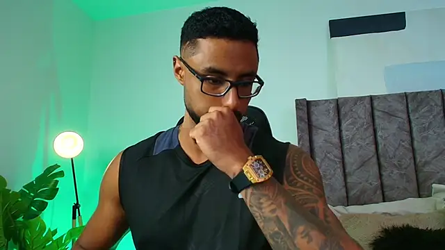 Snapshot of LiamGarcia1 chatting on 12/05/25, 03:41 LiamGarcia1 online show from 12/05/25, 03:41