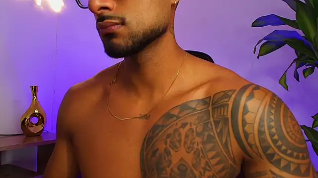 Snapshot of LiamGarcia1 chatting on 12/15/25, 03:38 LiamGarcia1 online show from 12/15/25, 03:38