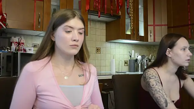 Snapshot of HotCaramellsTV chatting on 02/01/26, 11:20 HotCaramellsTV online show from 02/01/26, 11:20