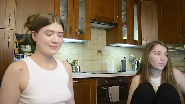 Snapshot of HotCaramellsTV chatting on 02/09/26, 11:14 HotCaramellsTV online show from 02/09/26, 11:14