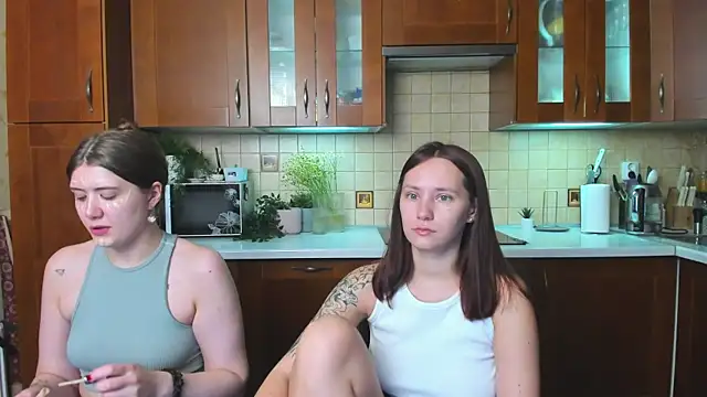 HotCaramellsTV online show from 04/19/26, 08:46