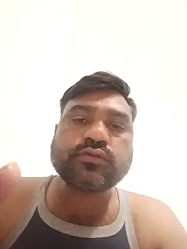 Snapshot of pintuS40 chatting on 01/22/25, 04:02 pintuS40 online show from 01/22/25, 04:02