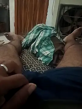 Snapshot of pintuS40 chatting on 09/20/25, 01:17 pintuS40 online show from 09/20/25, 01:17