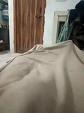 Snapshot of pintuS40 chatting on 11/17/25, 01:11 pintuS40 online show from 11/17/25, 01:11