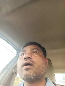 Snapshot of pintuS40 chatting on 11/25/25, 10:04 pintuS40 online show from 11/25/25, 10:04