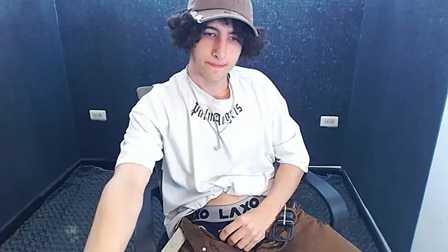 Kerverr  online show from 11/06/25, 03:02