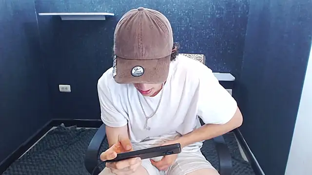 Kerverr  online show from 11/25/25, 07:36