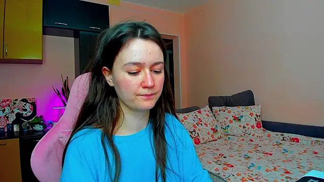 Snapshot of ameli_moon chatting on 12/18/25, 11:38 ameli moon online show from 12/18/25, 11:38