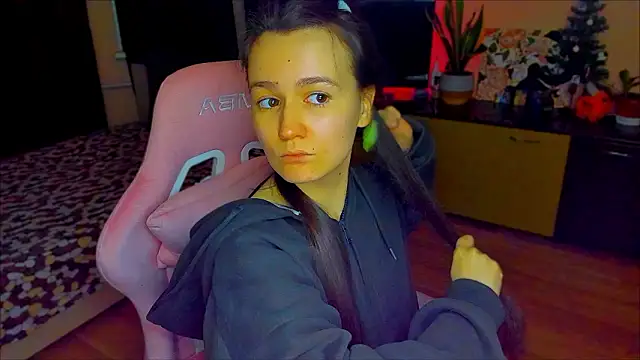 Snapshot of ameli_moon chatting on 03/12/26, 01:45 ameli moon online show from 03/12/26, 01:45