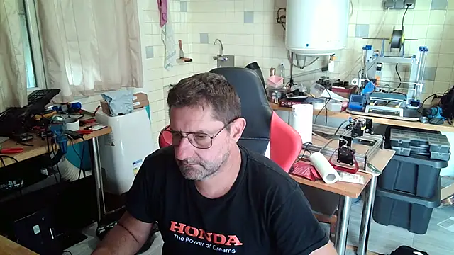 Snapshot of snork80 chatting on 09/14/25, 11:42 snork80 online show from 09/14/25, 11:42