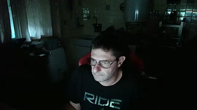 Snapshot of snork80 chatting on 09/15/25, 04:40 snork80 online show from 09/15/25, 04:40