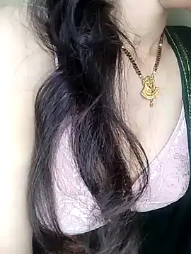 Snapshot of Fair-magic-woman chatting on 02/02/25, 07:46 Fair-magic-woman online show from 02/02/25, 07:46