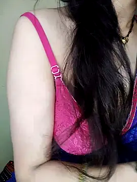 Snapshot of Fair-magic-woman chatting on 03/18/25, 06:59 Fair-magic-woman online show from 03/18/25, 06:59