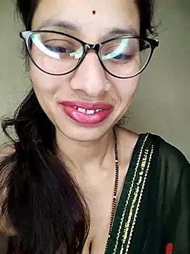 Snapshot of Fair-magic-woman chatting on 03/19/25, 07:49 Fair-magic-woman online show from 03/19/25, 07:49