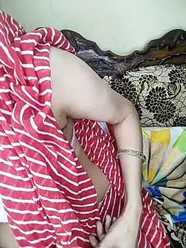 Snapshot of Fair-magic-woman chatting on 10/05/25, 05:44 Fair-magic-woman online show from 10/05/25, 05:44