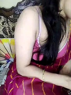 Snapshot of Fair-magic-woman chatting on 11/21/25, 05:55 Fair-magic-woman online show from 11/21/25, 05:55