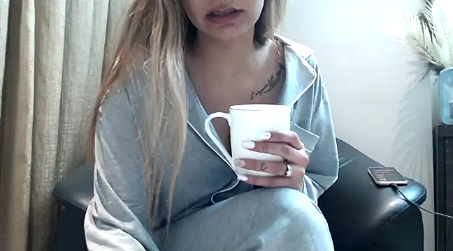 Snapshot of trippy_tina chatting on 12/12/24, 02:11 trippy tina online show from 12/12/24, 02:11