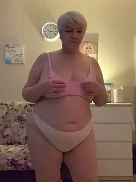 Laura Millf online show from 01/30/25, 02:36