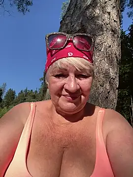 Snapshot of Laura_Millf chatting on 07/17/26, 02:45 Laura Millf online show from 07/17/26, 02:45