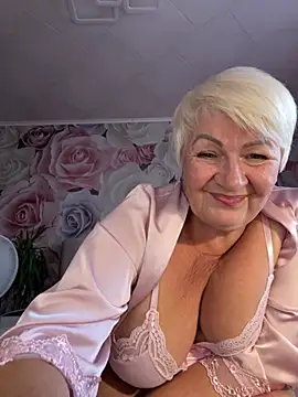 Snapshot of Laura_Millf chatting on 07/19/26, 04:22 Laura Millf online show from 07/19/26, 04:22