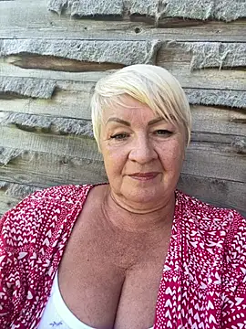 Snapshot of Laura_Millf chatting on 07/31/26, 12:48 Laura Millf online show from 07/31/26, 12:48