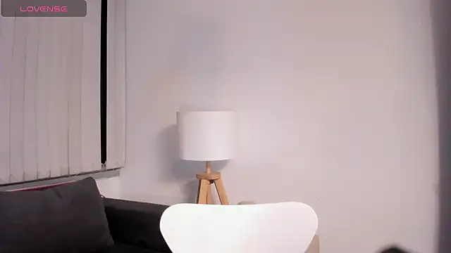 Snapshot of Valentina_Se chatting on 12/10/24, 10:28 Valentina Se online show from 12/10/24, 10:28