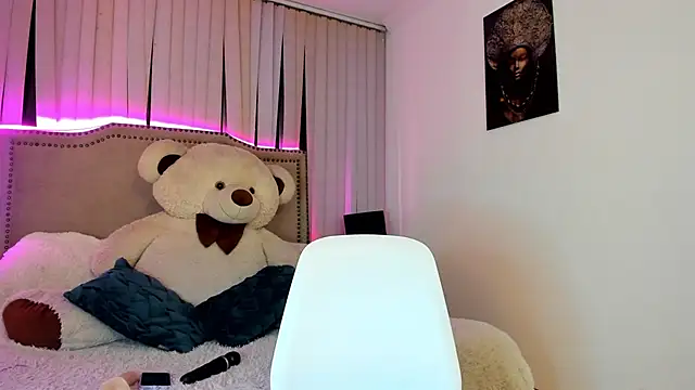 Snapshot of Valentina_Se chatting on 12/18/24, 03:15 Valentina Se online show from 12/18/24, 03:15