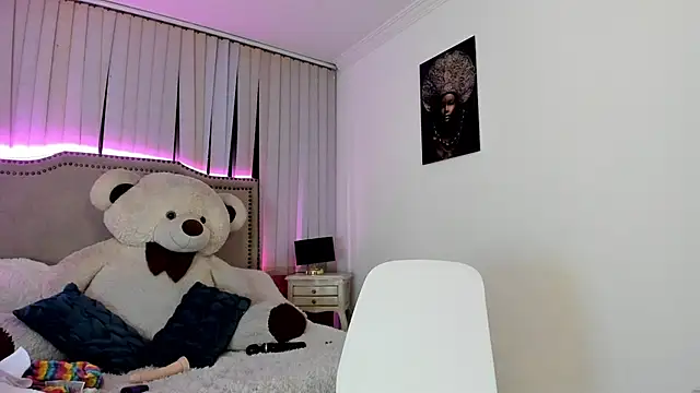 Snapshot of Valentina_Se chatting on 12/18/24, 09:25 Valentina Se online show from 12/18/24, 09:25