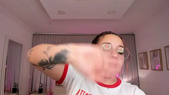 Snapshot of Valentina_Se chatting on 02/22/25, 07:23 Valentina Se online show from 02/22/25, 07:23