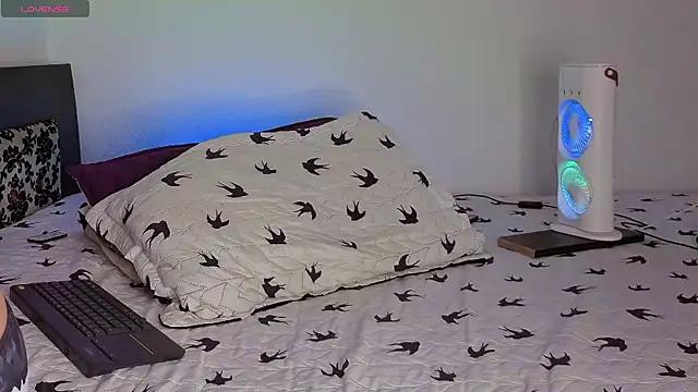 KALE 19 online show from 11/05/25, 01:49