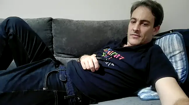Snapshot of basquehotboy chatting on 12/07/24, 10:06 basquehotboy online show from 12/07/24, 10:06