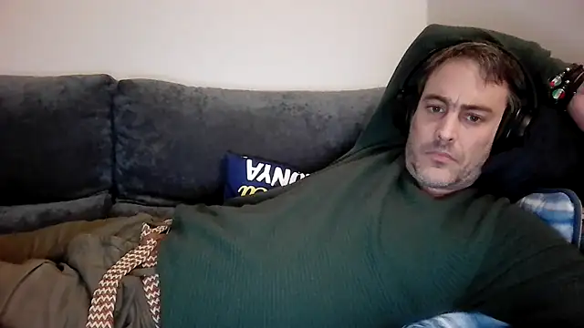 Snapshot of basquehotboy chatting on 12/11/24, 10:06 basquehotboy online show from 12/11/24, 10:06