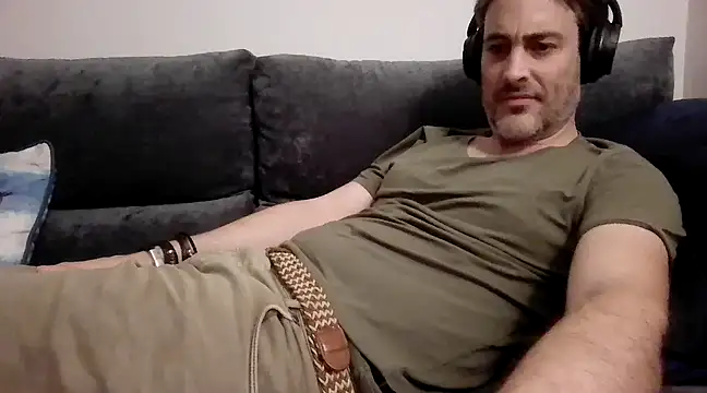 Snapshot of basquehotboy chatting on 12/15/24, 11:09 basquehotboy online show from 12/15/24, 11:09