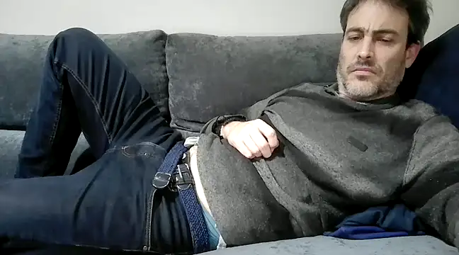 Snapshot of basquehotboy chatting on 12/17/24, 10:43 basquehotboy online show from 12/17/24, 10:43