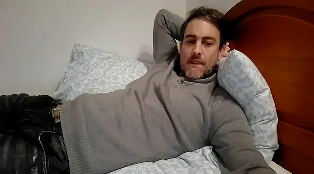 Snapshot of basquehotboy chatting on 12/27/24, 04:43 basquehotboy online show from 12/27/24, 04:43