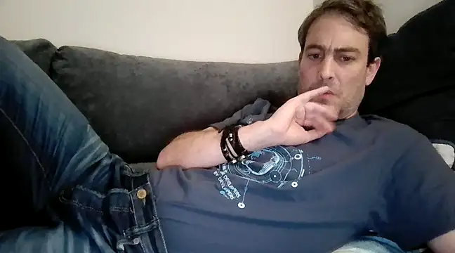 Snapshot of basquehotboy chatting on 01/03/25, 10:29 basquehotboy online show from 01/03/25, 10:29