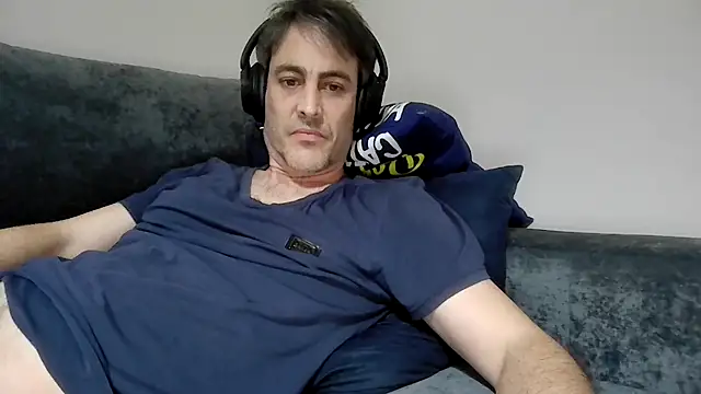 Snapshot of basquehotboy chatting on 01/08/25, 10:27 basquehotboy online show from 01/08/25, 10:27