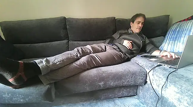 Snapshot of basquehotboy chatting on 01/25/25, 02:14 basquehotboy online show from 01/25/25, 02:14