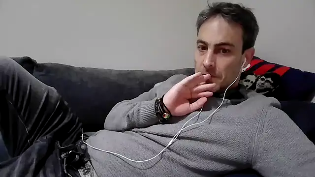 Snapshot of basquehotboy chatting on 02/06/25, 09:38 basquehotboy online show from 02/06/25, 09:38